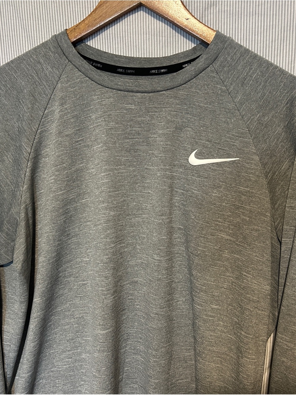Nike Men’s Long Sleeve Athletic Shirt in Heather Gray with White Swoosh